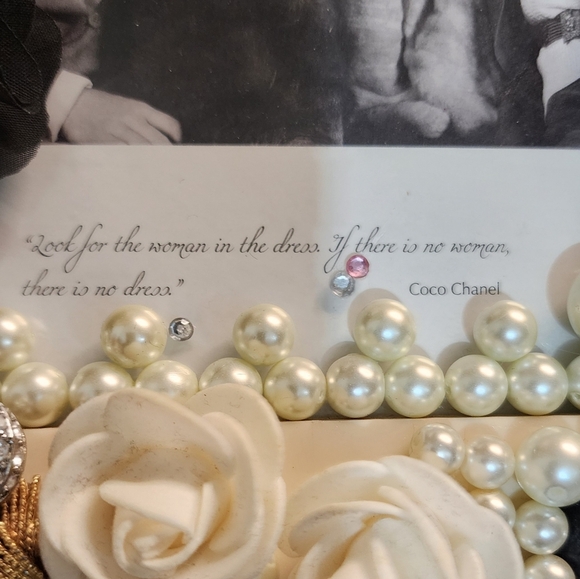 One of a Kind Vintage Style Pearl and Jewel Photo Frame Bold Statement Decor - Picture 4 of 16